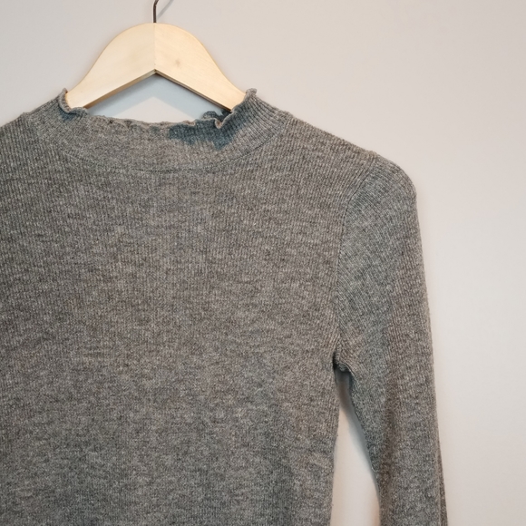 Vintage // Gray Cropped Sweater - Picture 2 of 3